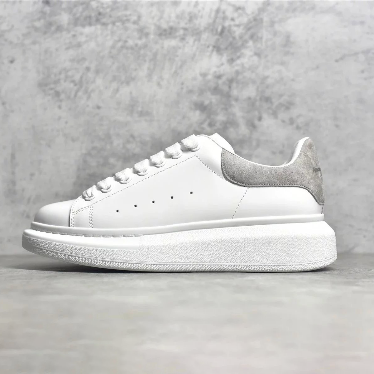 Alexander mcqueen grey suede fashion trainers